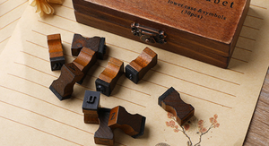 Cổ Điển 70Pcs Thông Bằng Gỗ Bảng Chữ Cái Tem Set <span class=keywords><strong>Hand</strong></span> Painted Đa Chức Năng Thư Tem Với Hộp Cho Trẻ Em - Product Image 5