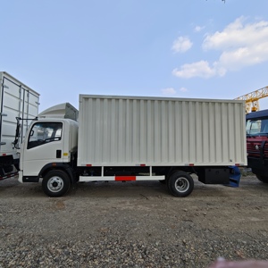Nouveau petit camion Sinotruk Howo Van Cargo Truck 4x2 4x4 10 tonnes <span class=keywords><strong>BoxTruck</strong></span> - Product Image 1