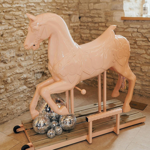 Centro commerciale decorativo cavallo statua full size in fibra di vetro oro giostra cavallo in vendita - Product Image 5