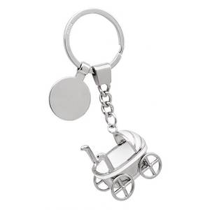 Llavero con diseño de carrito de bebé y ficha para llaves de coche - Product Image 1