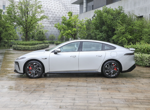 Velocidad Máxima y Comodidad Familiar: SUV Eléctrico Híbrido 2024 - Product Image 4