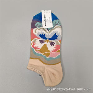 Chaussettes courtes en coton coloré pour femmes Fun Oil Painting Style Boat Design Logo Tricoté pour le printemps et les quatre saisons - Product Image 6