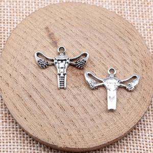 Pendentif Anatomie Utérus et Ovaires 18x23mm en Alliage de Zinc Argent Vieilli, Bijou <span class=keywords><strong>Cadeau</strong></span> <span class=keywords><strong>pour</strong></span> Accouchement et Doula - Product Image 2