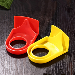 Piques à <span class=keywords><strong>cocktail</strong></span> en plastique et pinces à bière créatives pour bouteilles <span class=keywords><strong>de</strong></span> bar japonais et coréens, idéales pour bars et clubs - Product Image 4