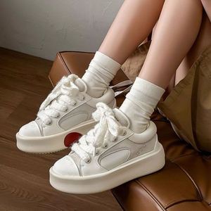 Zapatillas casuales unisex con diseño de corazón, estilo nicho Koala Gray, suela gruesa que aumenta la altura, zapatillas de moda para parejas. - Product Image 2