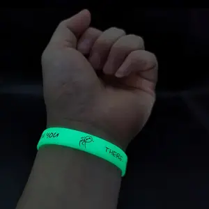 Glowing Silicone Bracelets Luminous Glow In Silicone Wristband Custom Logo Luminous Silicone Wristband