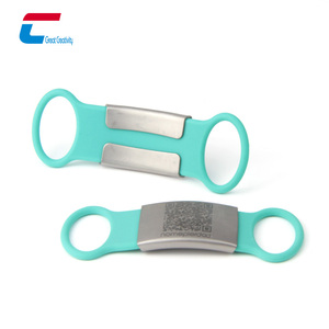 Étiquette en silicone pour animaux de compagnie à impression personnalisée avec plaque métallique Étiquette d'identification de nom d'animal anti-perte pour chien et chat avec <span class=keywords><strong>code</strong></span> QR - Product Image 2