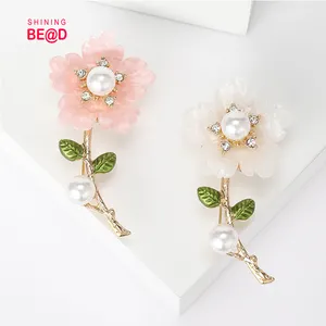 2024- Fashion rose et blanc fleur usine en gros broches pour femmes pour les mariages fêtes banquets