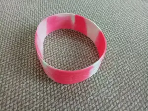 Personalized Custom Color LOGO Silicone Bracelet Rubber Wristbands Solid Color Glow Silicone Wristband For Promotion Gifts