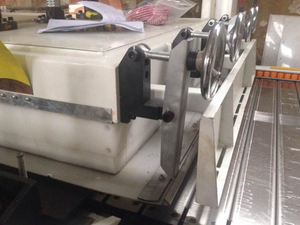 Machine de presse à joint de stratification de panneau de bois à haute fréquence - Product Image 4