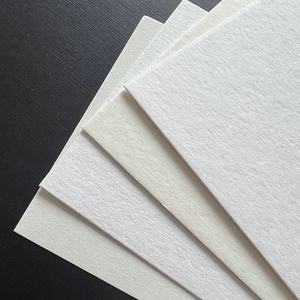 Carte d'essai absorbante pour huiles parfumées à haute absorption, pour salons de beauté et parfumeries - Product Image 1