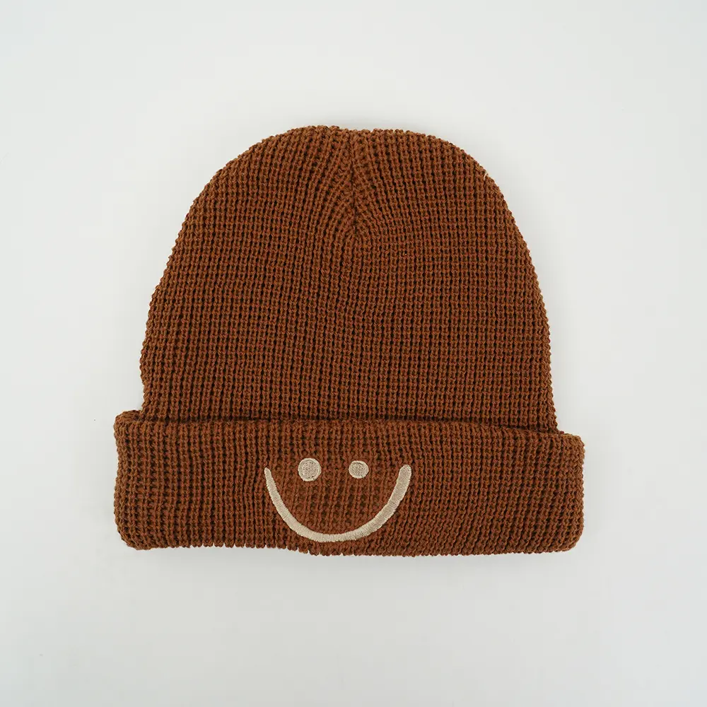 Logo personalizzato all'ingrosso cappello invernale colorato Design stampa fotografica Jacquard tessuto a maglia Streetwear berretto con teschio senza gemelli berretto lavorato a maglia