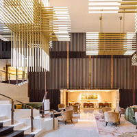 Lustres personnalisés modernes en cube de couleur sable Lampes suspendues pour la décoration de plafond de restaurant d'hôtel Excellentes ventes pour l'avant