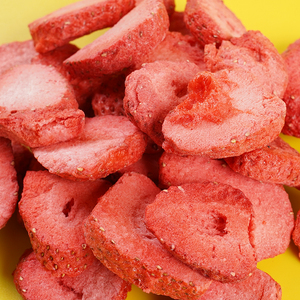 Commercio all'ingrosso di frutta croccante Snack senza additivo alla rinfusa pezzi di fragole liofilizzate fette di fragole liofilizzate per Yogurt farina d'avena - Product Image 1