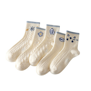 Women's Mid-Calf Slouch Socks Breathable Sweat-Absorbing White Regular Casual Socks - Product Image 5