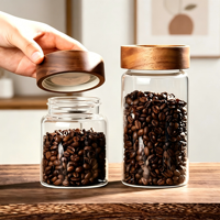 Le récipient en verre silicate à haute teneur en bore, livré avec un couvercle en bois d'acacia, convient au stockage du café, du thé et des céréales.