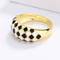 Bague de luxe en cuivre plaqué or 18 carats avec motif damier noir et blanc et zirconiums, dôme audacieux pour femme, bijoux fantaisie, vente en gros