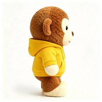 Peluche singe marron vêtu d'un sweat à capuche jaune vif, animal en peluche décontracté de dessin animé, adorable peluche singe