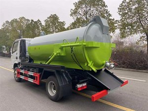 Best Value Dongfeng 4X2 4000 Liters Vacuum Tanker Truck for Sewer Waste Collection - Product Image 4