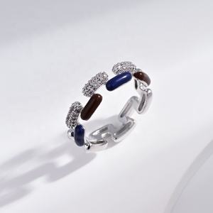 แหวนเงินแท้ 925 ลายปม ปรับขนาดได้ ราคาโรงงาน ขายส่ง แหวนเคลือบทอง 18k แบบมินิมอลหรูหราสำหรับผู้หญิง - Product Image 4