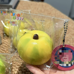 Nouveau jouet anti-stress en forme de pomme peint à la main, entièrement fait à la main - Product Image 4