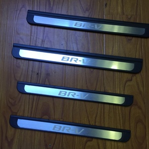 โรงงานขายส่ง KQD ขายดี คุณภาพสูง แผ่นกันรอยขอบประตูรถยนต์ พร้อมไฟ LED สำหรับ BR-V ปี 2017 ขึ้นไป - Product Image 3