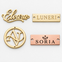Étiquette métallique personnalisée en alliage de zinc à coudre avec 2 trous, logo creux en relief, plaque de marque pour vêtements et sacs