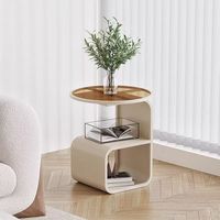 Table d'appoint incurvée moderne à deux niveaux en verre et en bois avec étagère ouverte pour le salon, la chambre à coucher, l'affichage de livres végétaux