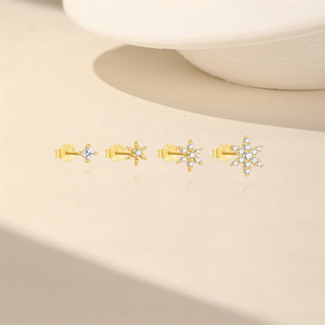 Ensemble de 4 boucles d'oreilles en argent sterling S925 plaqué or, étoile hexagramme classique avec CZ, bijoux minimalistes superposés pour femmes - Product Image 2