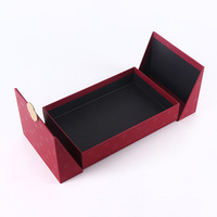 Boîte cadeau magnétique rigide rouge de luxe avec logo personnalisé, papier artistique, fabrication artisanale pour les fêtes et l'emballage professionnel