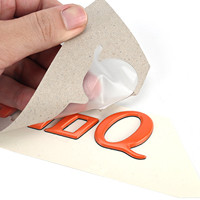Écusson souple doré à faible MOQ, étiquette métallique souple 3D personnalisée avec finition or et argent, pour les vendeurs Shopify et les marques de boutiques