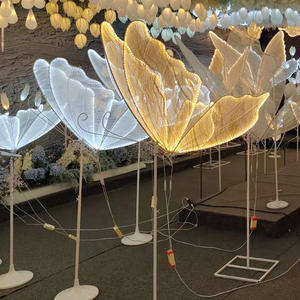 Sfondo Luminoso Grande da Appendere con Luci e Farfalle Artificiali Romantiche Vintage di Colore Personalizzato per Decorazioni Nuziali - Product Image 1