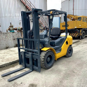 Montacargas Diésel Komatsu FD30 de 3 Toneladas Usado en Buenas Condiciones con Mástil de Tres Etapas, Tracción en las Cuatro Ruedas y Neumáticos Sólidos - Bien Mantenido a Bajo Precio - Product Image 1