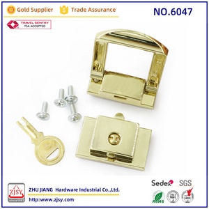 מנעול 6047 מודרני איכותי מצופה זהב בהיר, מארז עץ, מנעול מסגסוגת אבץ מוצקה עם מפתח, מנעול לתיק, קופסת מתנה - Product Image 3
