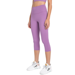 Pantalon Capri de yoga sans couture, pantalon de sport amincissant taille haute pour femmes DL065 - Product Image 1