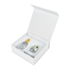 Nouvelle conception de boîtes cadeaux magnétiques en papier rigide blanc avec estampage à chaud en or recyclé de luxe - Product Image 3