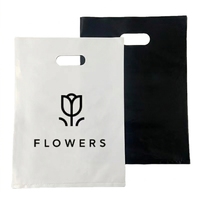Sacs en plastique de haute qualité LDPE HDPE avec poignée découpée pour l'emballage des chaussettes et des chaussures, logo personnalisé, noir et blanc, sacs de shopping