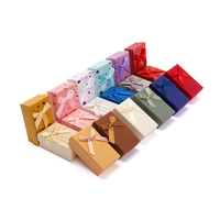 Boîte à bijoux avec couvercle et ruban pour le rangement des bijoux, boîte cadeau pour colliers, bagues, boucles d'oreilles et pendentifs