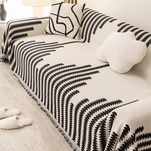 Funda de Sofá Chenille Memories, Rectangular, con Patrón Geométrico, Agradable al Tacto, Cobertura Total, para Uso Doméstico - Product Image 3