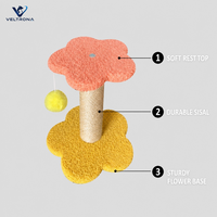 Griffoir pour chat en forme de fleur, avec dessus et base en peluche douce, poteau en sisal et jouet pompon pour chats d'intérieur et chatons