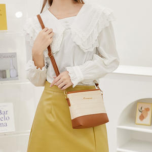 Nuevo Bolso Tipo Cubo de PU con Patrón de Cocodrilo para Mujer, Impermeable, Bandolera, con Diseño de Patchwork y Colores en Contraste - Product Image 3