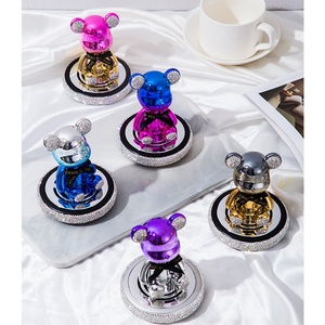 Décoration de voiture en forme d'ours en alliage d'aluminium électro-plaqué coloré, parfum pour voiture, tête qui secoue - Product Image 3