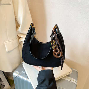 Nuevo bolso de hombro de gamuza a la moda, estilo retro, con acabado mate, para mujer, otoño e invierno - Product Image 4