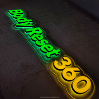 Enseigne LED personnalisée en acrylique, rétroéclairée et éclairée par l'avant, avec panneau arrière en métal pour publicité murale intérieure et signalétique commerciale