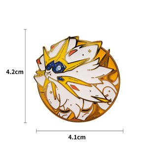 4 Nouveaux Designs – Épingles Métalliques Brillantes Solgaleo et Lunala de 4 cm de Haute Qualité pour Décoration de Sac à Dos et Vêtements - Product Image 2