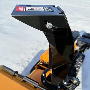 Souffleuse à neige industrielle certifiée CE, directement de l'usine |   Télécommande portable triangulaire à chenilles à essence en acier inoxydable de haute qualité 10 - Product Image 6