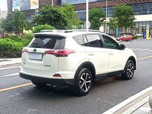 Véhicule d'<span class=keywords><strong>occasion</strong></span> en promotion : Toyota <span class=keywords><strong>RAV4</strong></span> 2.0T <span class=keywords><strong>essence</strong></span> 2016, 5 <span class=keywords><strong>portes</strong></span>, 5 places, SUV de taille moyenne - Product Image 3