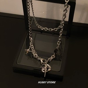 Collar de acero de titanio de estilo callejero de lujo para hombre, cadena de cuentas con diseño de luna y estrella de zafiro negro para ocasiones de fiesta - Product Image 1