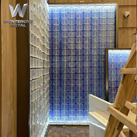 Cloison de séparation moderne et opulente en verre artistique en acier inoxydable 304 personnalisée avec design découpé au laser PVD pour restaurant et hôtel