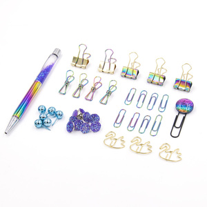 Conjunto de oficina de arcoíris, novedoso y exquisito conjunto de regalo de papelería, forma de corazón, Pin de empuje, forma de <span class=keywords><strong>cisne</strong></span>, Clip de papel, carpeta, Bolígrafo De Metal - Product Image 2